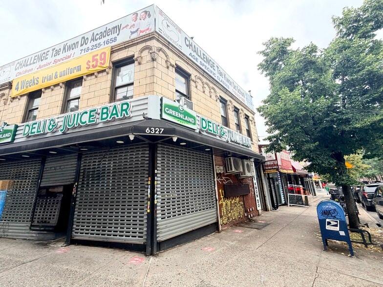 6327 Roosevelt Ave, Woodside, NY à louer - Photo du bâtiment - Image 3 de 10
