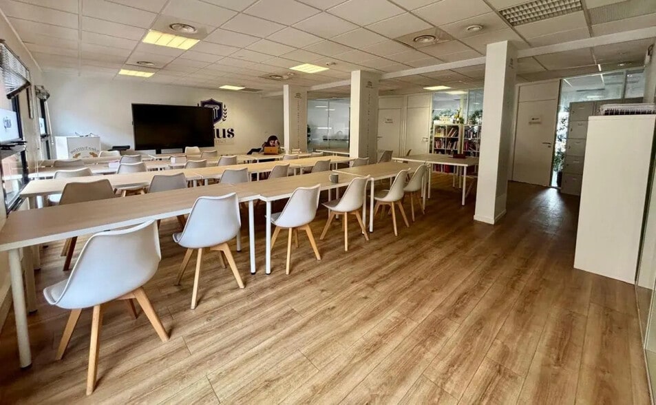 Office in Lyon for sale - Interior Photo - Image 2 of 5