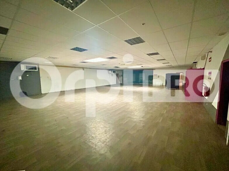 Local d'activités dans Varennes-sur-Seine à vendre - Photo du bâtiment - Image 3 de 6