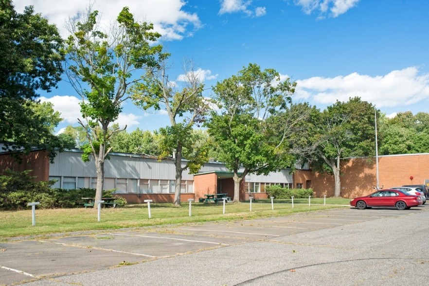 75 Canal St, South Hadley, MA for sale - Primary Photo - Image 1 of 1