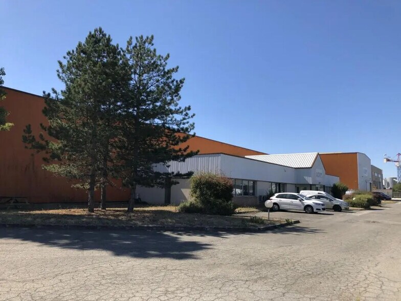 Flex dans Tournefeuille à louer - Photo du bâtiment - Image 3 de 13