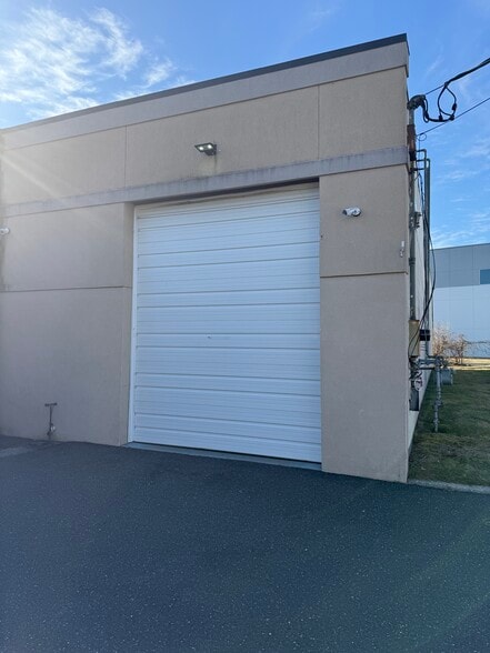 1610 9th Ave, Bohemia, NY for lease - Building Photo - Image 2 of 6