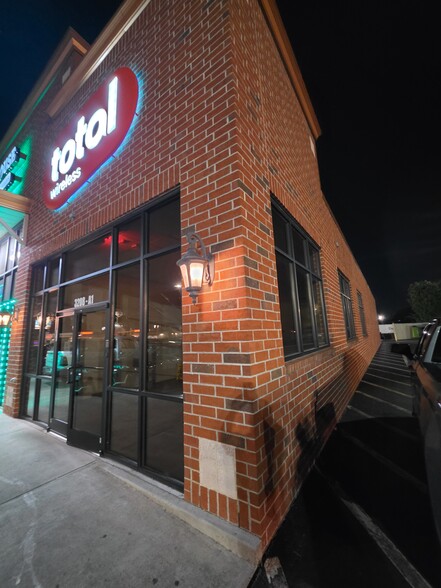 3208 W Gate City Blvd, Greensboro, NC for lease - Building Photo - Image 2 of 30