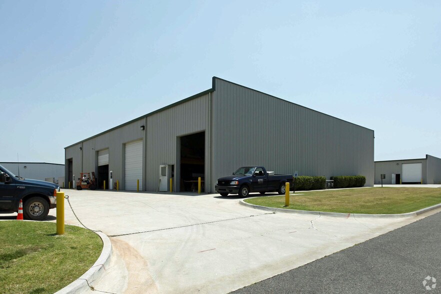 3343-3359 Deskin Dr, Norman, OK for lease - Building Photo - Image 2 of 4
