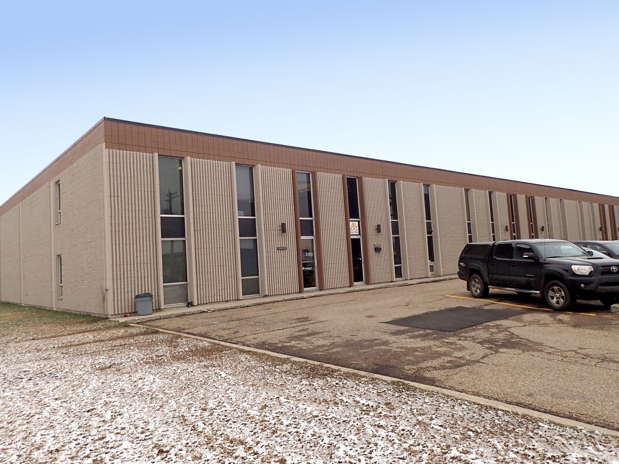 14204-14340 128th Ave, Edmonton, AB à vendre Photo du bâtiment- Image 1 de 1