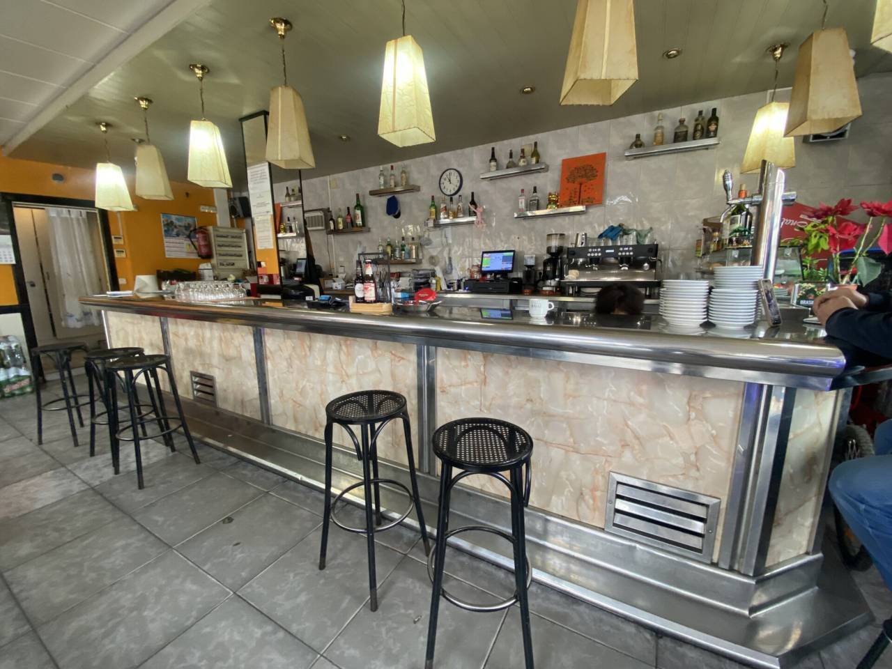 Retail in L'Hospitalet de Llobregat for lease Primary Photo- Image 1 of 3