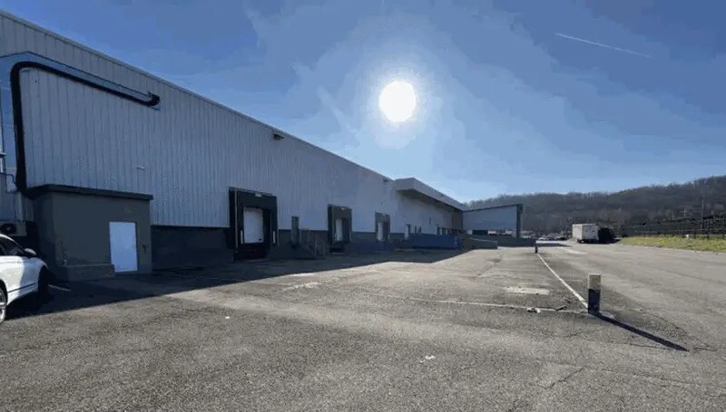Industriel dans Saint-Quentin-Fallavier à vendre - Photo du bâtiment - Image 2 de 13