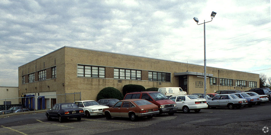 401-425 E Hunting Park Ave, Philadelphia, PA for lease - Primary Photo - Image 1 of 2