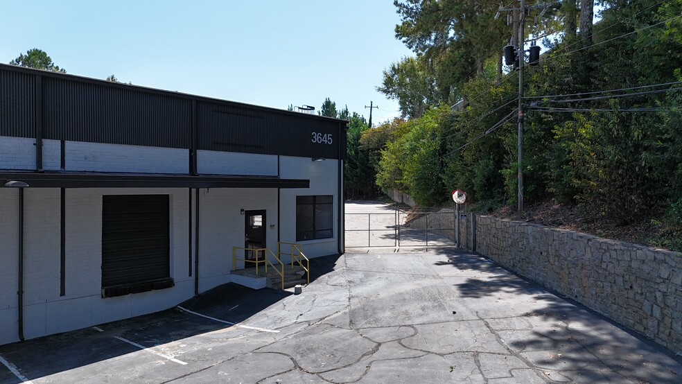 3645 Oakcliff Rd, Doraville, GA for lease - Building Photo - Image 2 of 12