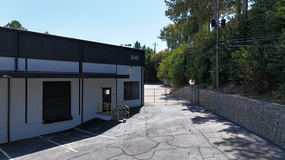 3645 Oakcliff Rd, Doraville, GA à louer - Photo du bâtiment - Image 2 de 12