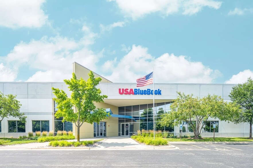 3701-3781 Burwood Dr, Waukegan, IL for lease - Building Photo - Image 2 of 7