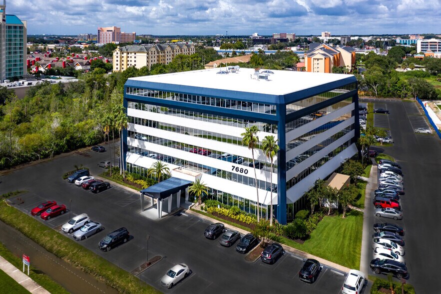 7680 Universal Blvd, Orlando, FL à louer - Photo du bâtiment - Image 3 de 19