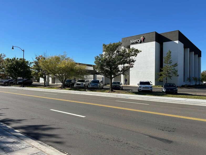 900-950 N Porter Ave, Norman, OK for lease - Building Photo - Image 1 of 24