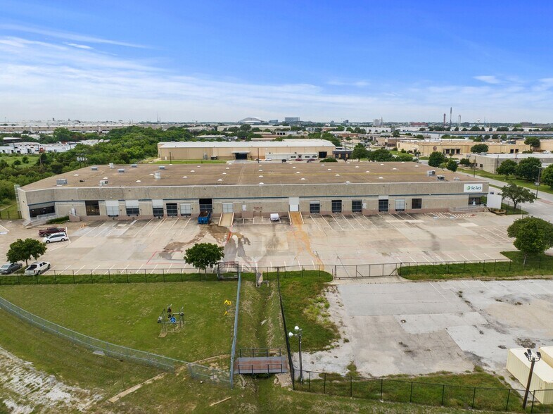 3400-3408 E Randol Mill Rd, Arlington, TX à louer - Photo du bâtiment - Image 2 de 3