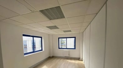 Flex in Lisses for lease Building Photo- Image 2 of 6