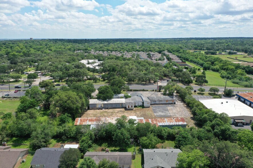 1500 Stassney Ln, Austin, TX à louer - Photo du bâtiment - Image 3 de 4