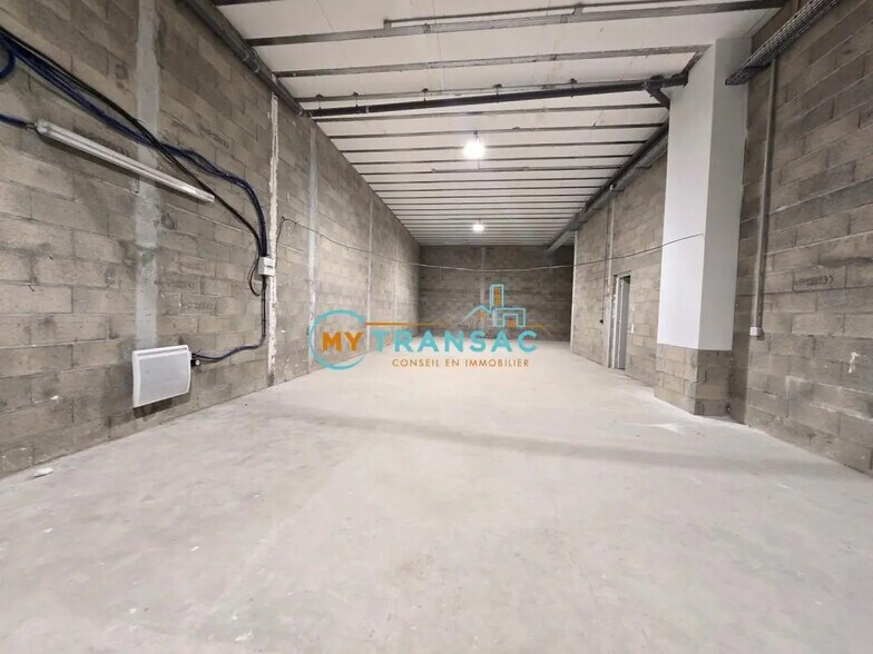 Flex in Gagny for lease - Interior Photo - Image 2 of 6