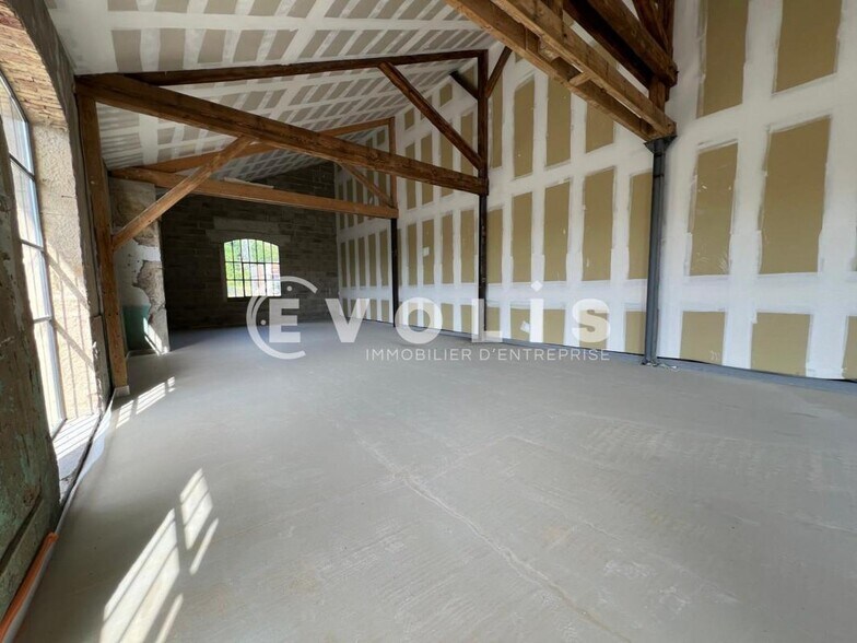 8 Rue De La Pierre Bleue, Chaponost for sale - Interior Photo - Image 2 of 7