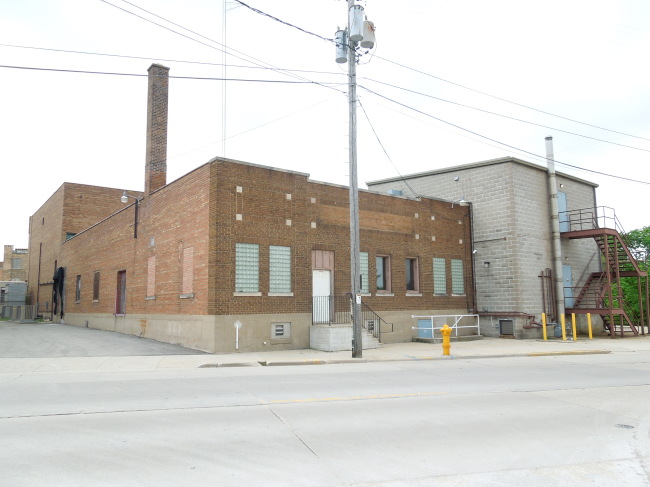 240 W Division St, Fond Du Lac, WI for lease - Building Photo - Image 1 of 17