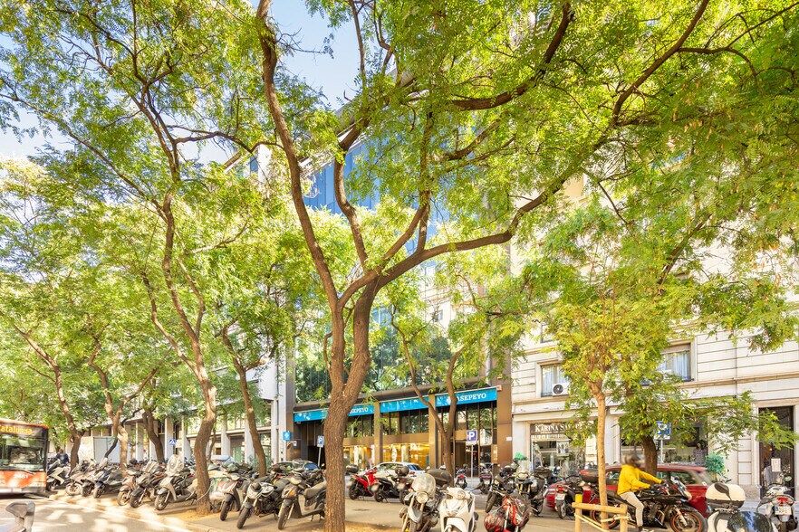 Via Augusta, 18, Barcelone, Barcelona à louer - Photo du bâtiment - Image 2 de 3