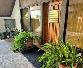 684-690 Alamo Pintado Rd, Solvang, CA for lease Interior Photo- Image 2 of 14