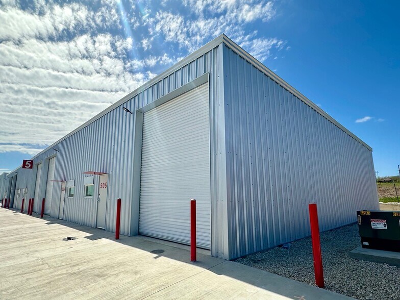 3225 FM 2001, Buda, TX à louer - Photo du bâtiment - Image 2 de 22