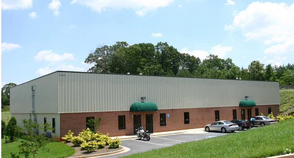 5060 Wallace Dr, Cumming, GA à louer - Photo principale - Image 1 de 4