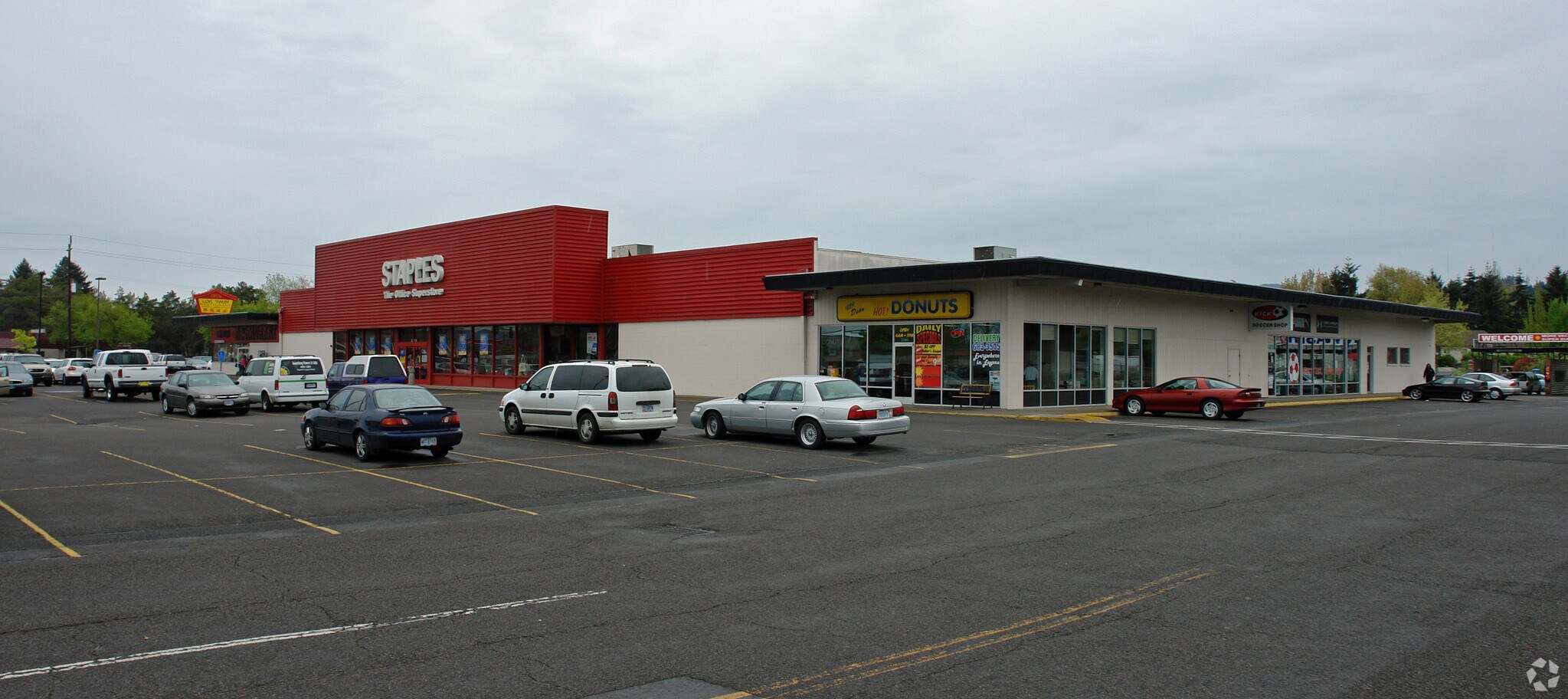 2300-2460 W 11th Ave, Eugene, OR for lease Building Photo- Image 1 of 9