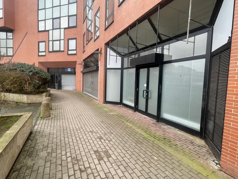 Retail in Cergy for lease - Building Photo - Image 2 of 20