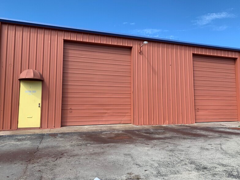 1109 Tamiami Trl, Port Charlotte, FL à louer - Photo du bâtiment - Image 2 de 5