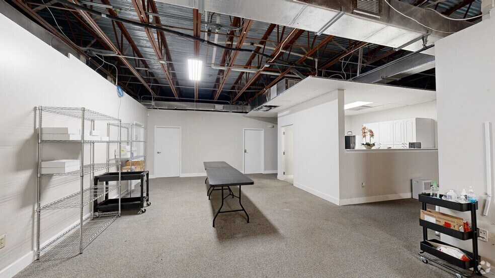 5215 W Laurel St, Tampa, FL à vendre - Photo du bâtiment - Image 2 de 19