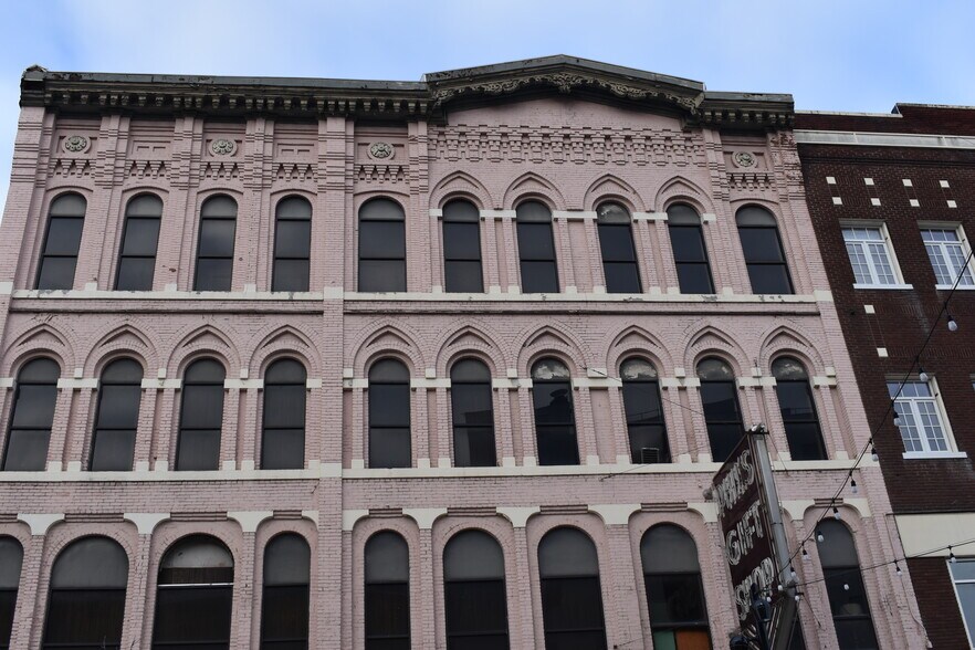 41 Court St, Binghamton, NY à vendre - Photo du bâtiment - Image 2 de 35