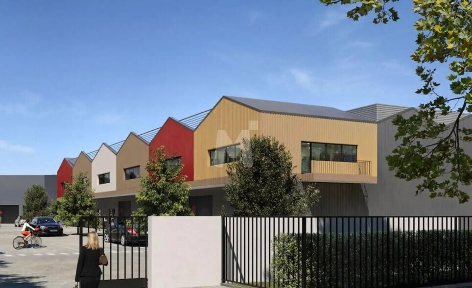 Flex in Montgeron for sale - Building Photo - Image 2 of 5