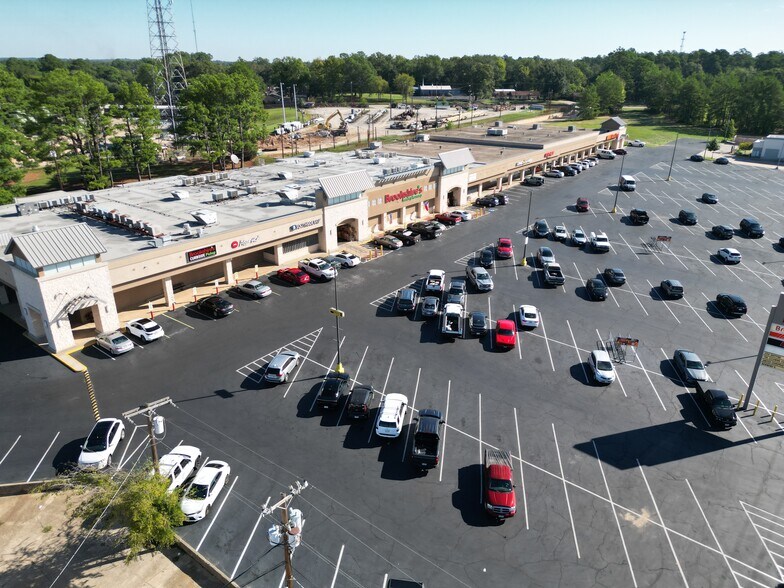 2734 E 5th St, Tyler, TX à louer - Photo du bâtiment - Image 2 de 4