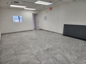 4160 W 16th Ave, Hialeah, FL à louer Photo intérieure- Image 2 de 2