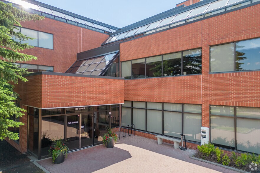3115 12th St NE, Calgary, AB à louer - Photo du bâtiment - Image 3 de 6