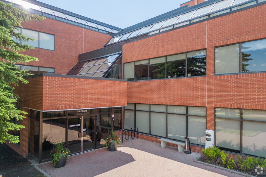 3115 12th St NE, Calgary, AB à louer - Photo du bâtiment - Image 3 de 6