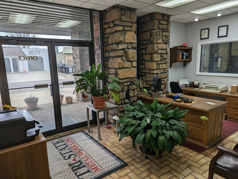 1024 S 25th St, Van Buren, AR for lease - Lobby - Image 3 of 7