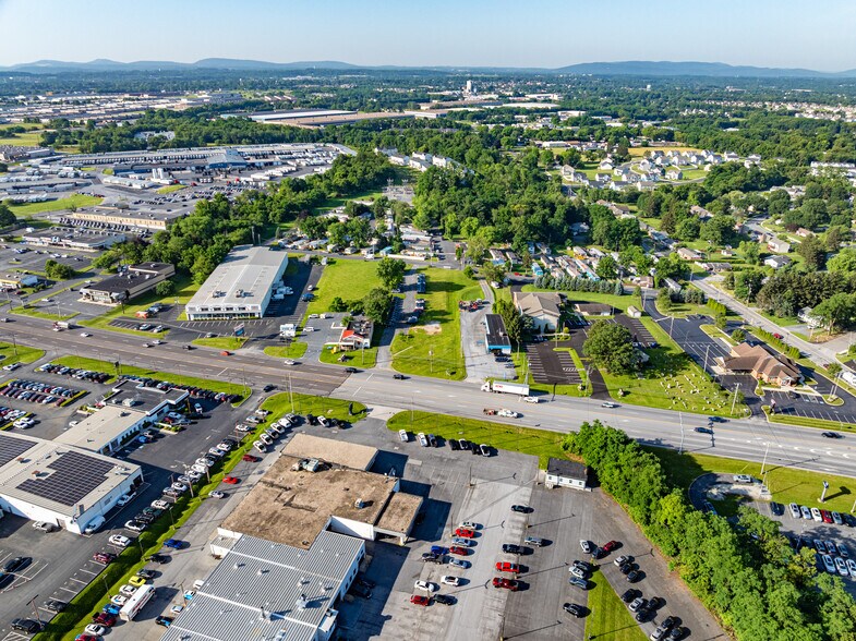 6240 Carlisle Pike, Mechanicsburg, PA à louer - Photo du bâtiment - Image 2 de 3