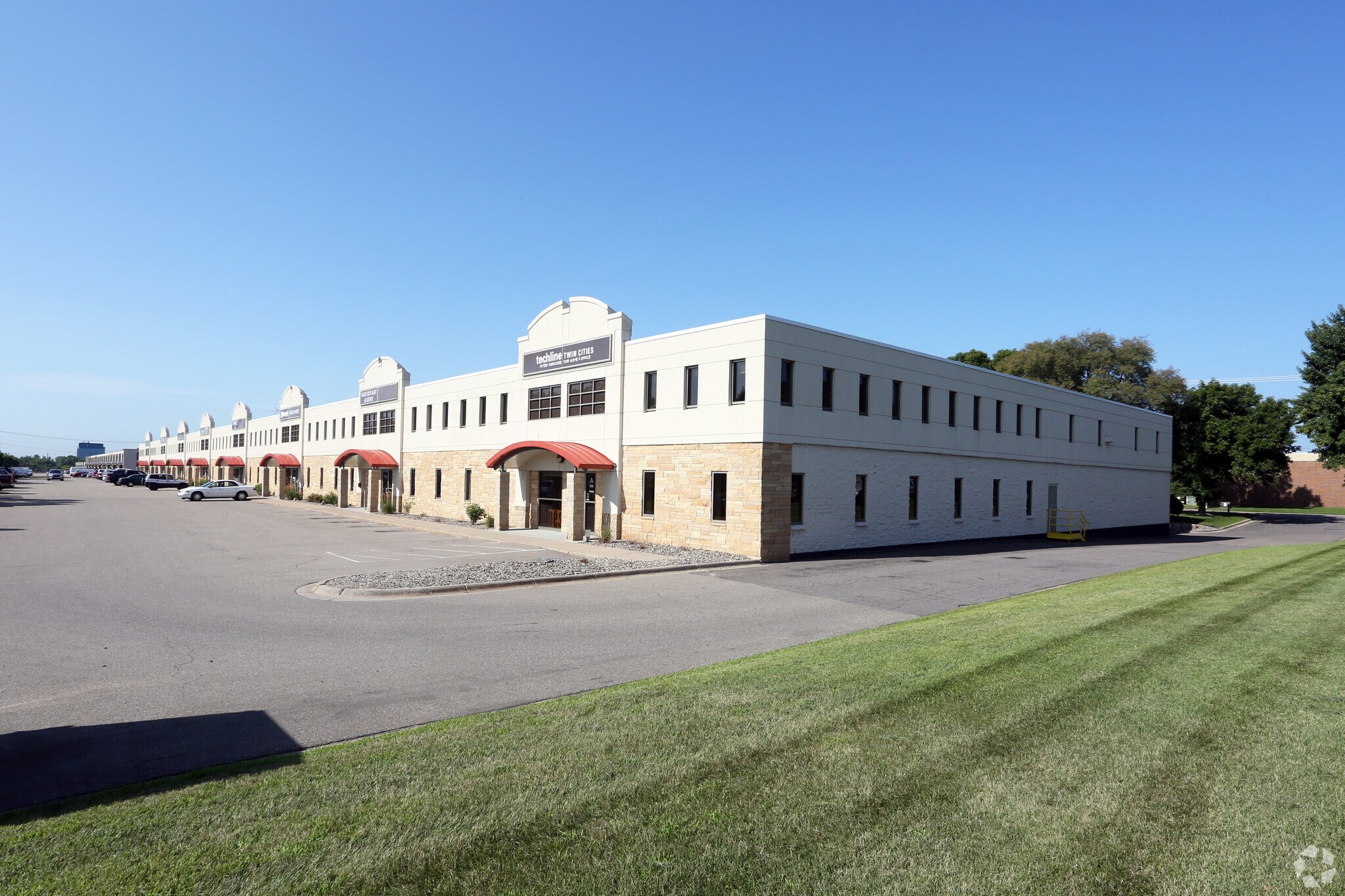 7351-7379 Washington Ave S, Edina, MN à louer Photo principale- Image 1 de 7