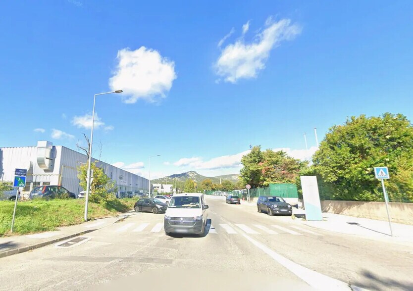 Flex dans Aubagne à louer - Photo du bâtiment - Image 3 de 5