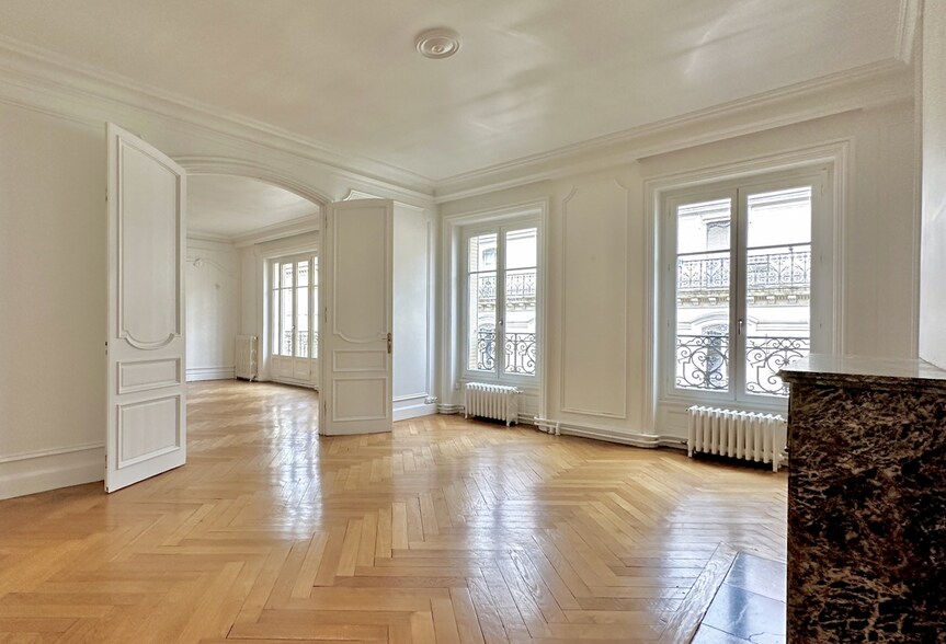 4 Rue Saint-Florentin, Paris à louer - Photo du bâtiment - Image 3 de 6