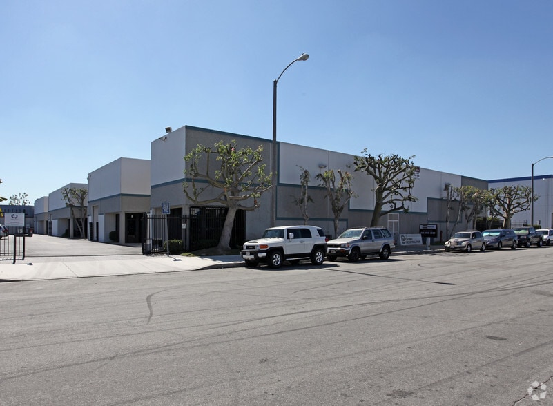 146 W 132nd St, Los Angeles, CA for lease - Building Photo - Image 2 of 8