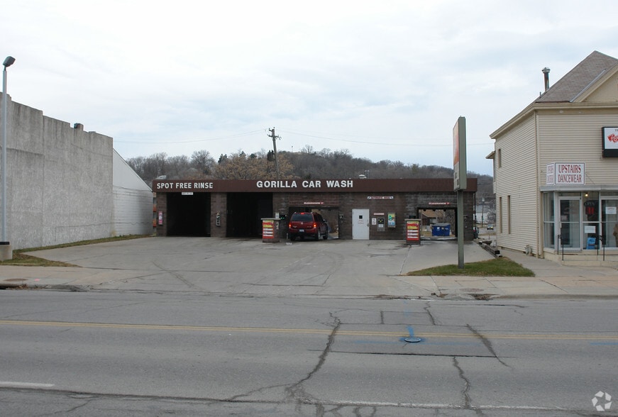 114 E Broadway St, Council Bluffs, IA à vendre - Photo du bâtiment - Image 2 de 2