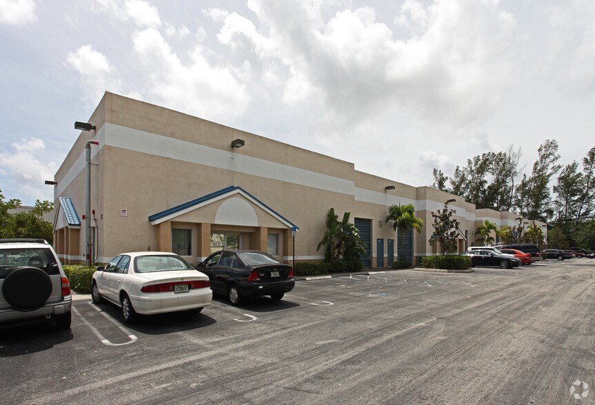 160 Commerce Rd, Boynton Beach, FL à louer - Photo du bâtiment - Image 3 de 5
