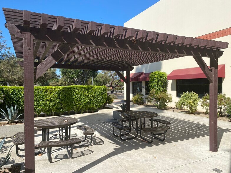 5141-5171 Verdugo Way, Camarillo, CA à louer - Photo du bâtiment - Image 3 de 3