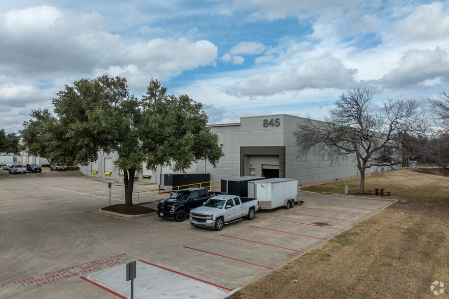 845 Interchange Blvd, Austin, TX for lease - Building Photo - Image 3 of 5