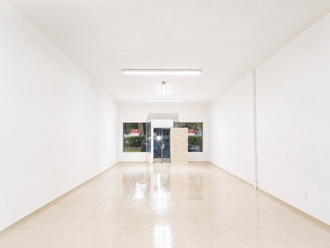 More details for 2074 Santa Fe Ave, Long Beach, CA - Retail for Lease