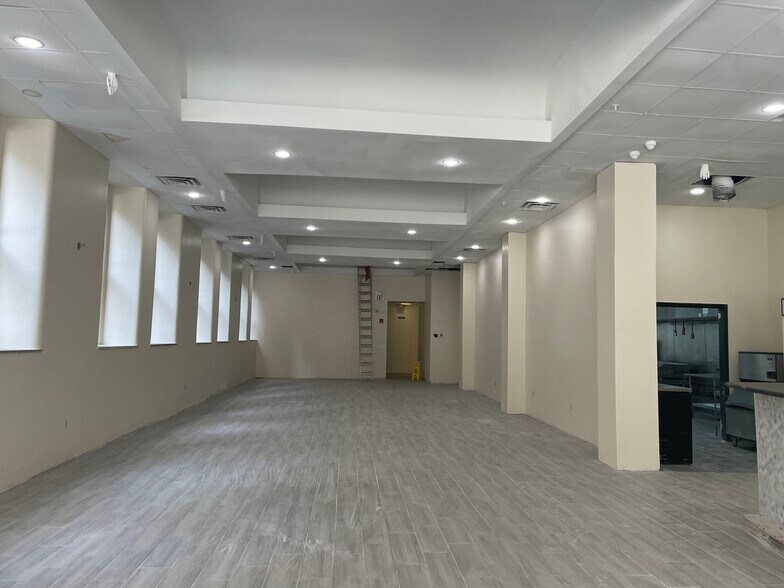 24-26 E Sixth St, Cincinnati, OH à vendre - Photo du bâtiment - Image 2 de 8