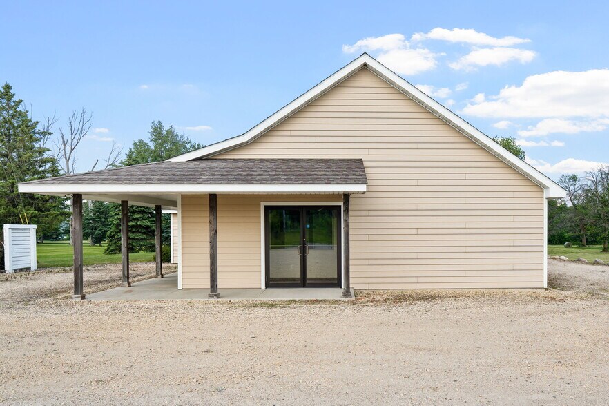 3700 11th Pl NE, Austin, MN à vendre - Photo du bâtiment - Image 2 de 53